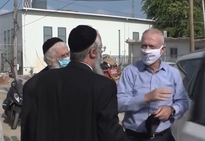 גלנט ופרוש מגיעים לסיור, היום