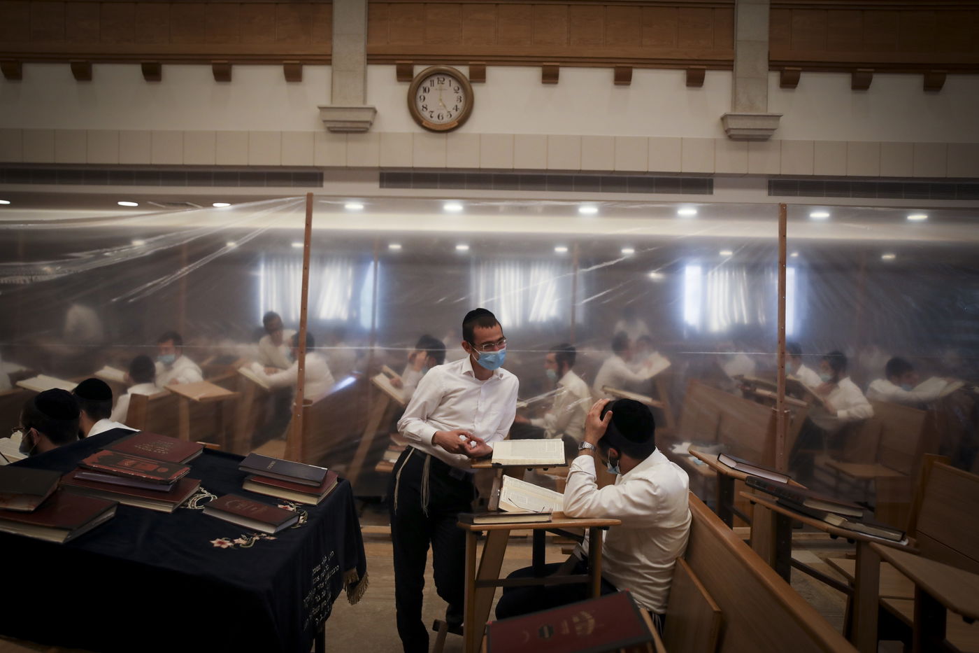 "מגנא ומצלא": לימוד התורה בישיבת קמניץ
