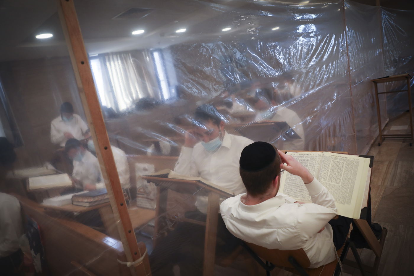 "מגנא ומצלא": לימוד התורה בישיבת קמניץ