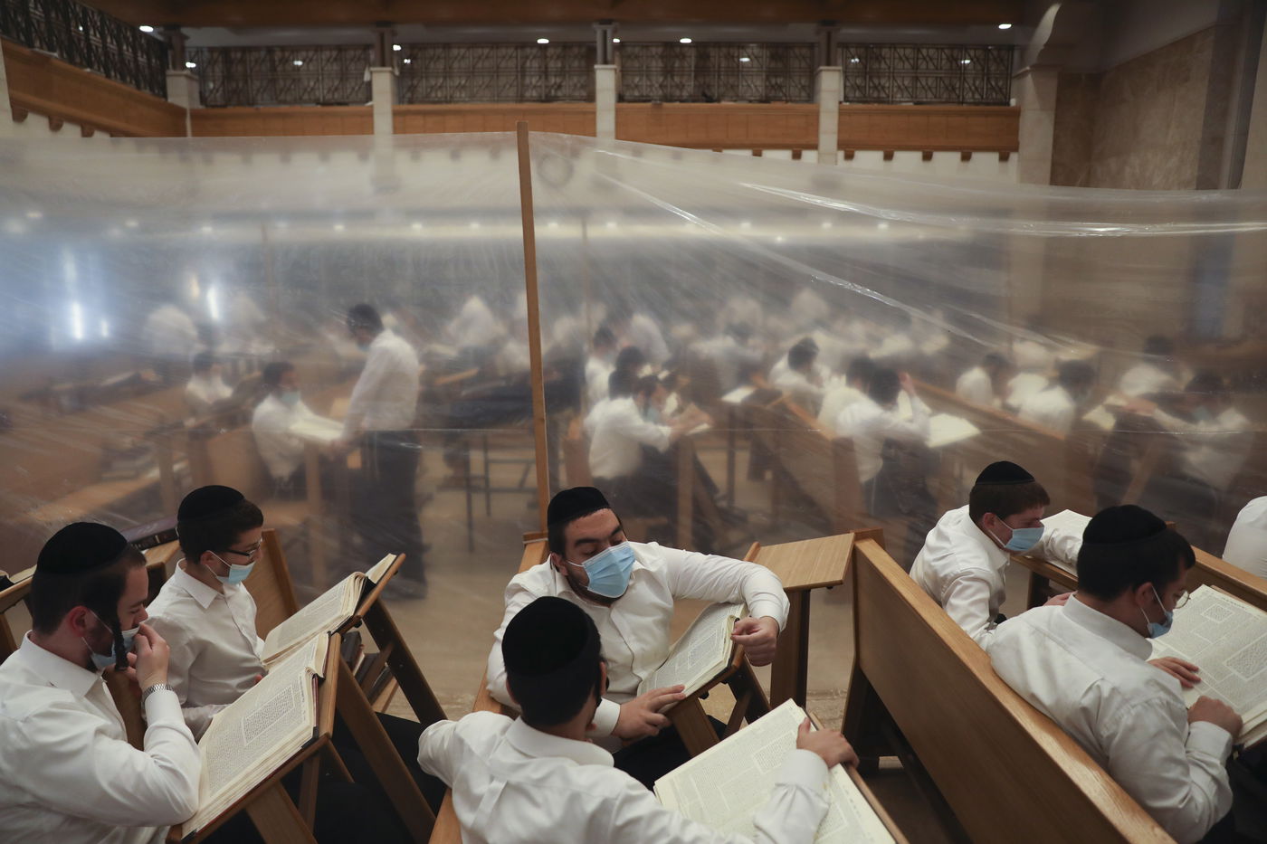 "מגנא ומצלא": לימוד התורה בישיבת קמניץ
