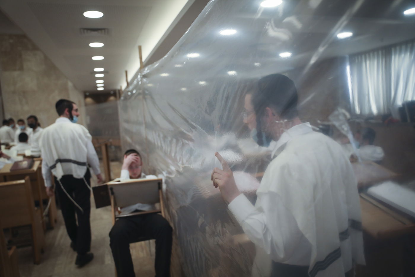 "מגנא ומצלא": לימוד התורה בישיבת קמניץ