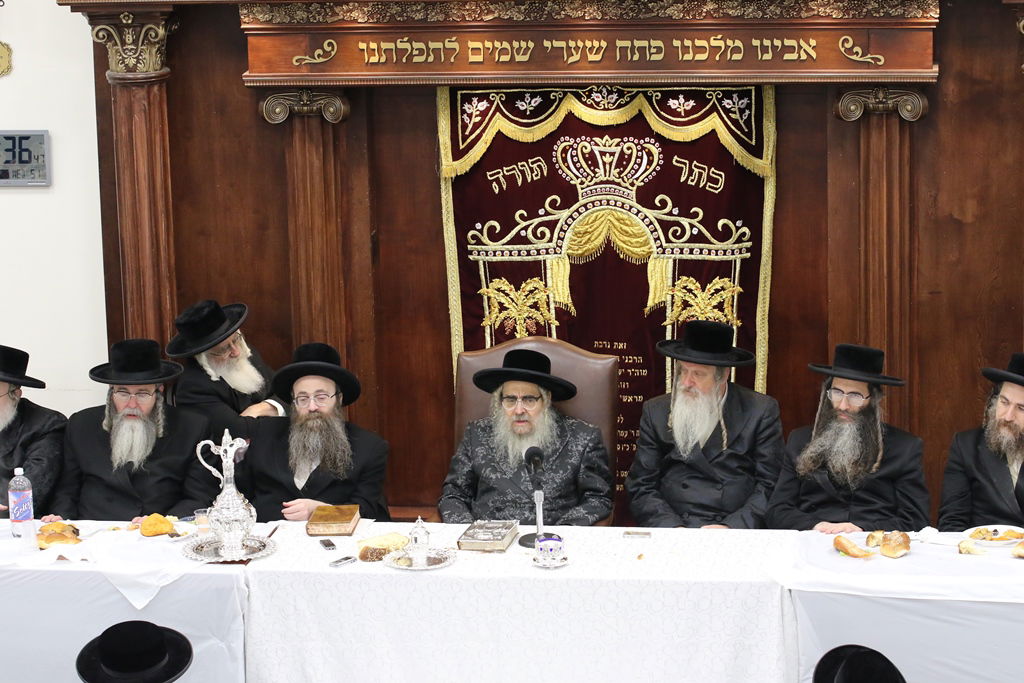 האדמו"ר מסאטמר ערך 'טיש' לחסידיו במונסי