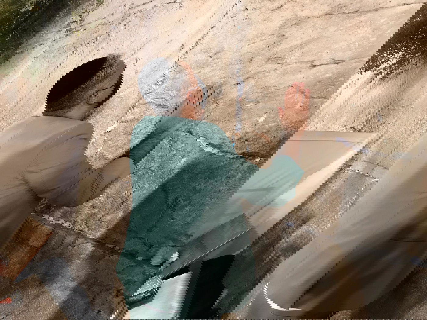 תיעוד: קובי פרץ ביקש סליחה בכותל המערבי