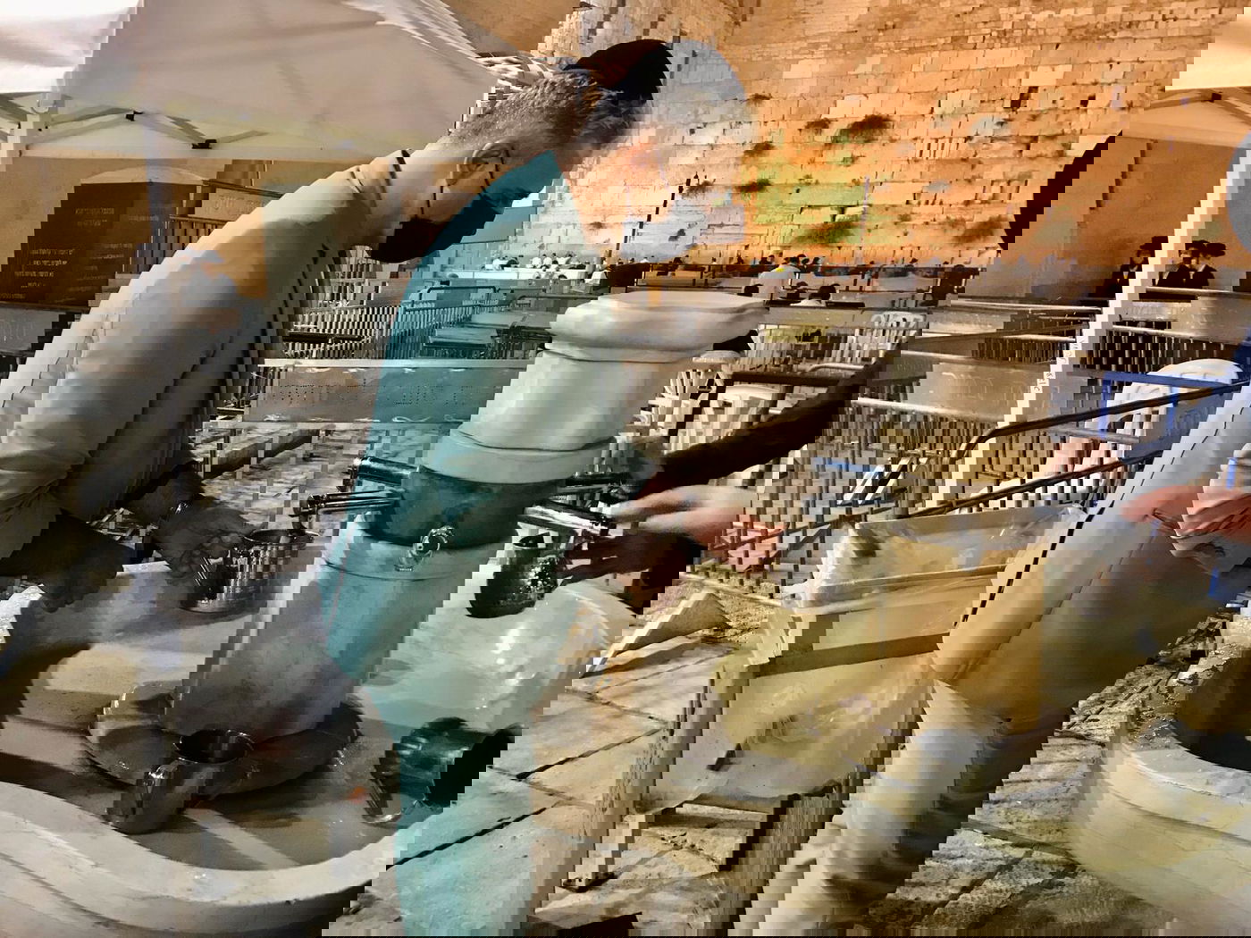 תיעוד: קובי פרץ ביקש סליחה בכותל המערבי