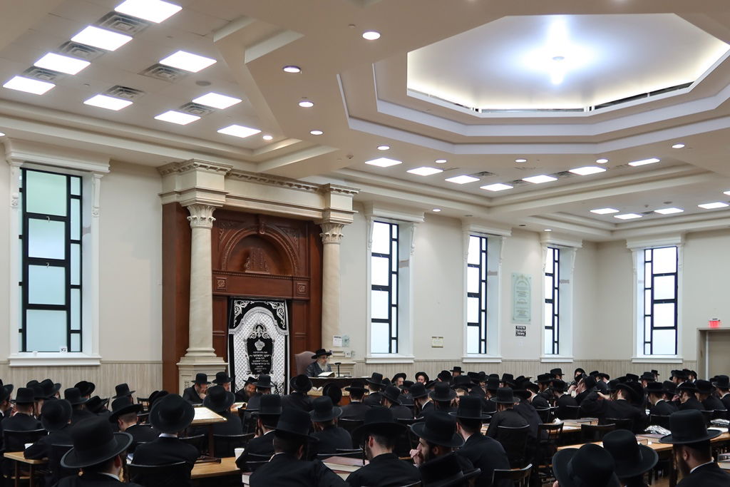 האדמו"ר מסאטמר שוחח בלימוד עם הבחורים