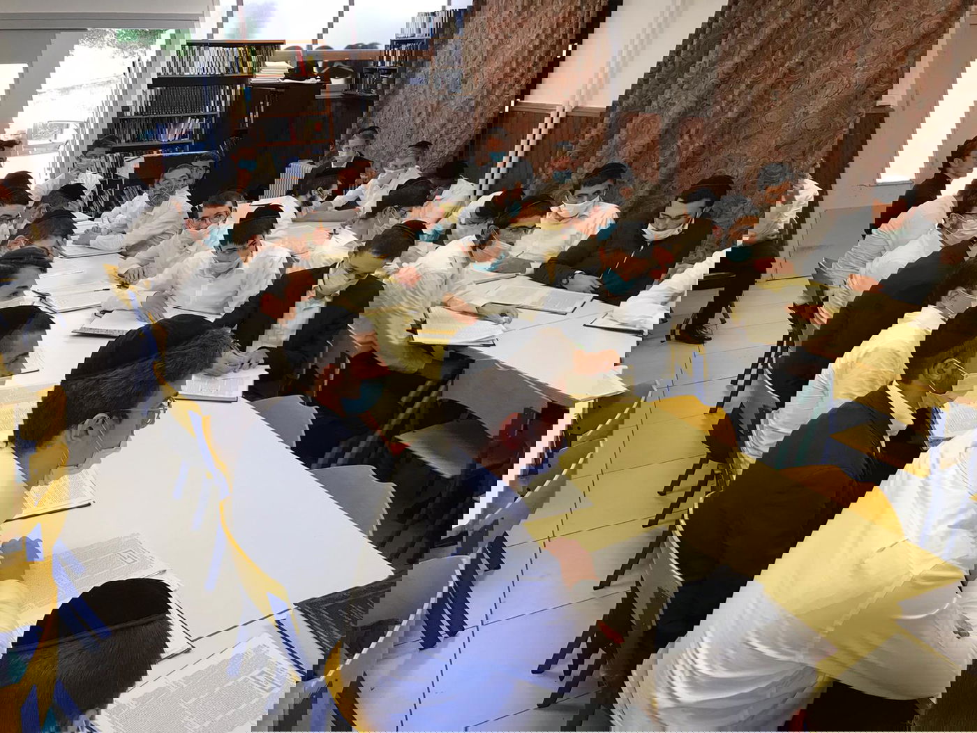 ראשי הישיבות חיזקו את בחורי ישיבות שנשארו בצרפת