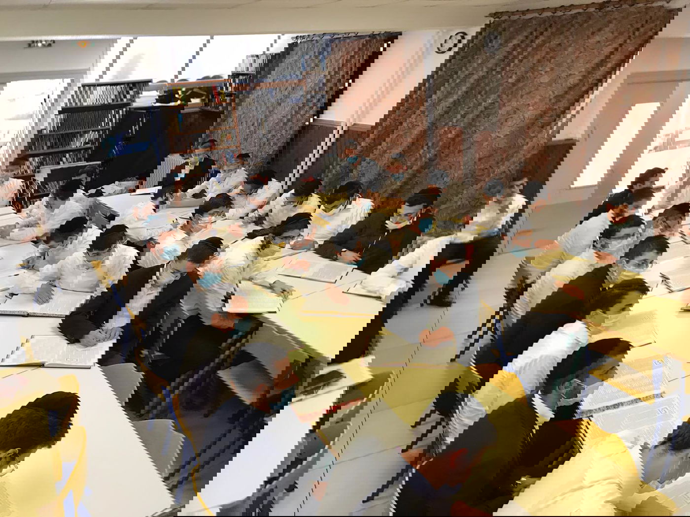 ראשי הישיבות חיזקו את בחורי ישיבות שנשארו בצרפת