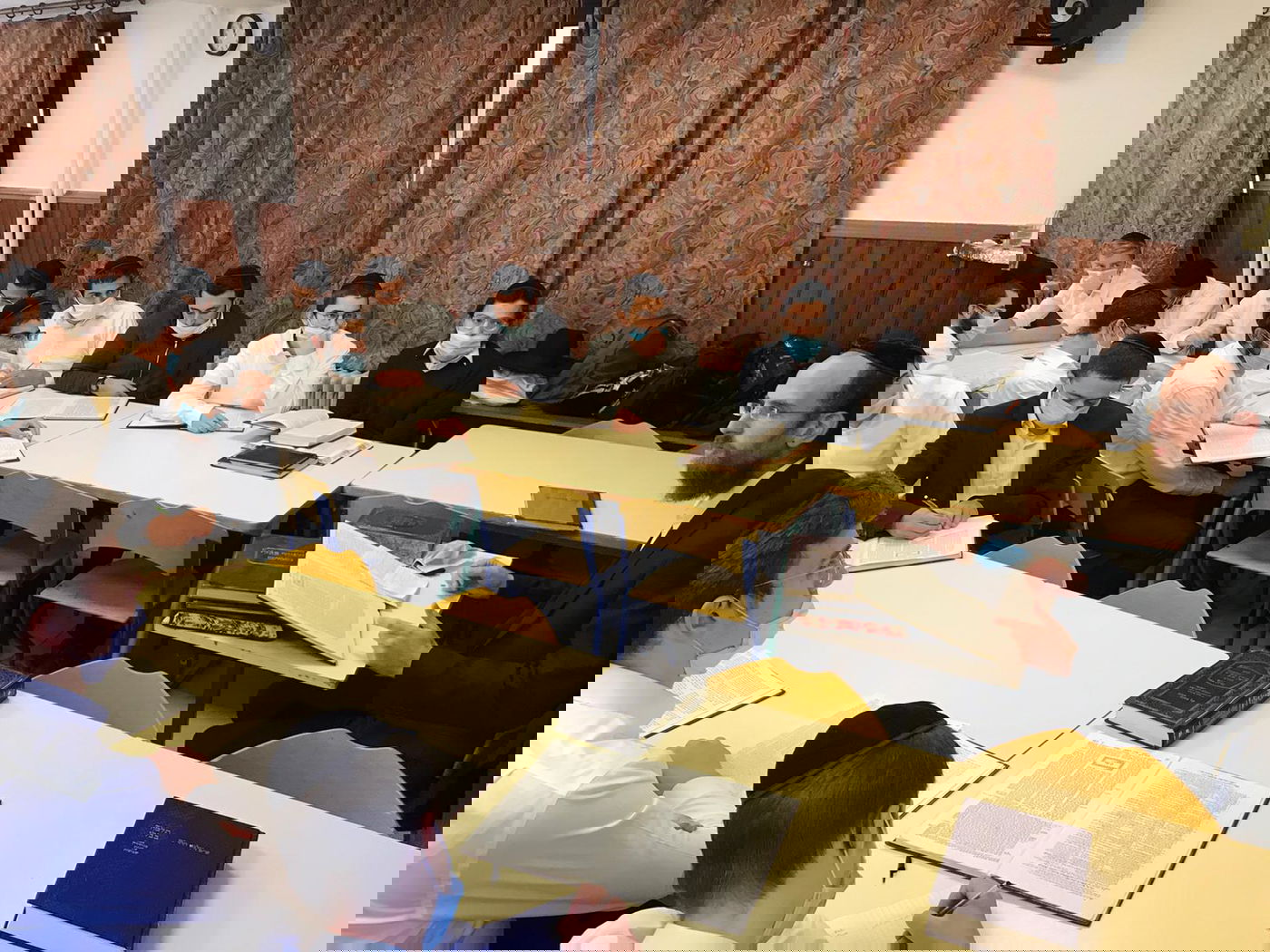 ראשי הישיבות חיזקו את בחורי ישיבות שנשארו בצרפת