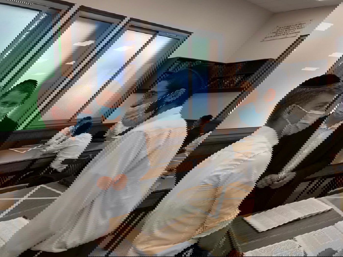ראשי הישיבות חיזקו את בחורי ישיבות שנשארו בצרפת