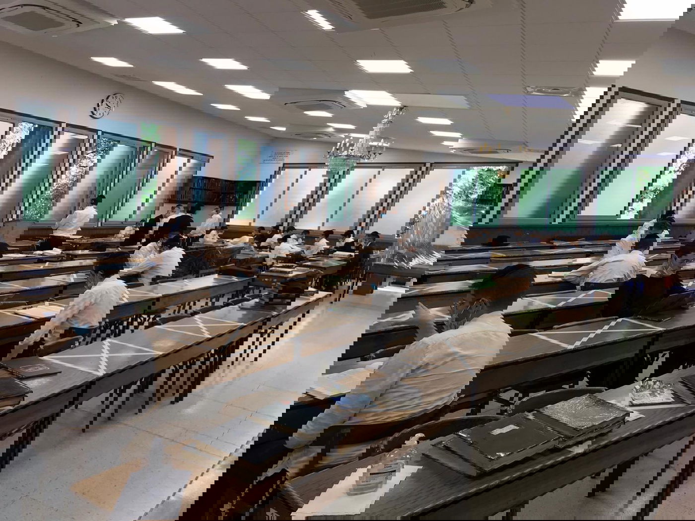 ראשי הישיבות חיזקו את בחורי ישיבות שנשארו בצרפת