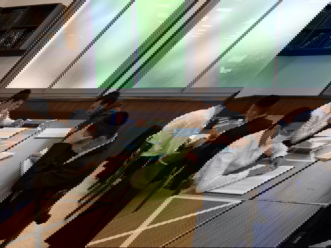 ראשי הישיבות חיזקו את בחורי ישיבות שנשארו בצרפת