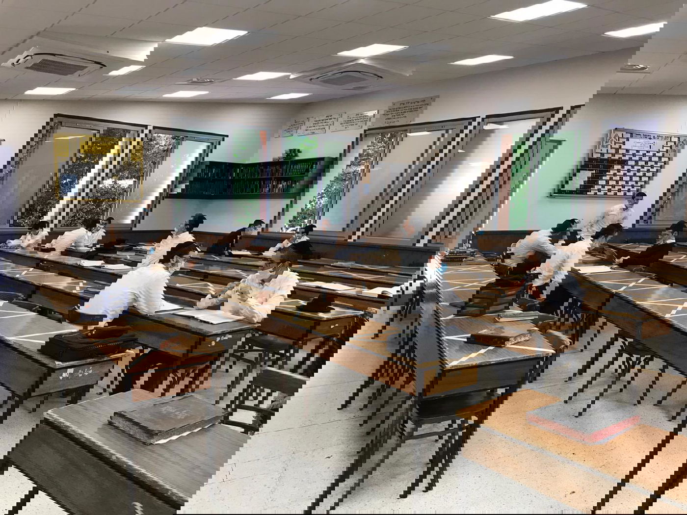 ראשי הישיבות חיזקו את בחורי ישיבות שנשארו בצרפת