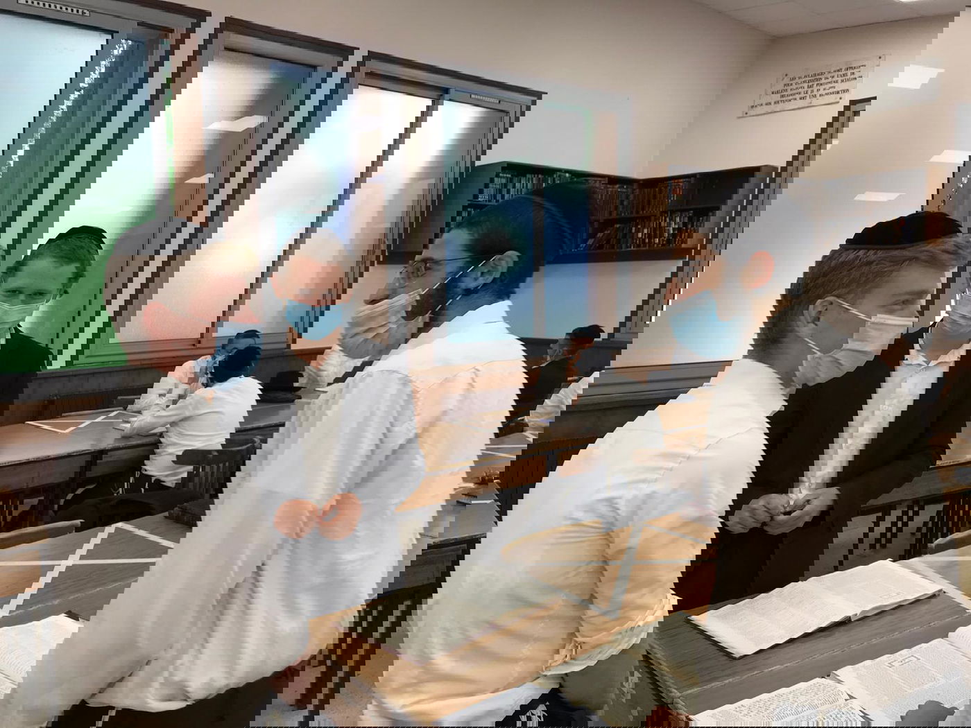 ראשי הישיבות חיזקו את בחורי ישיבות שנשארו בצרפת