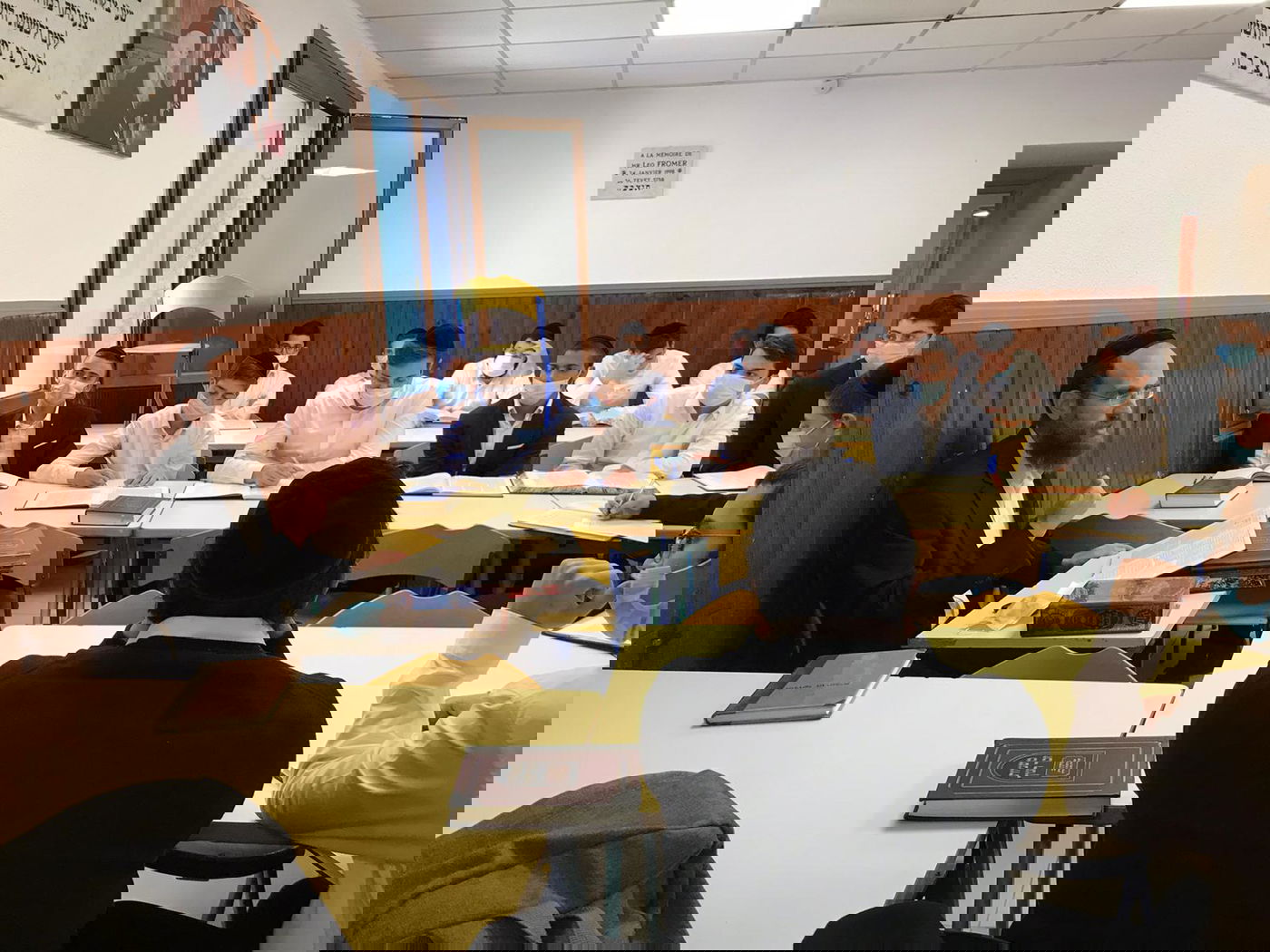 ראשי הישיבות חיזקו את בחורי ישיבות שנשארו בצרפת