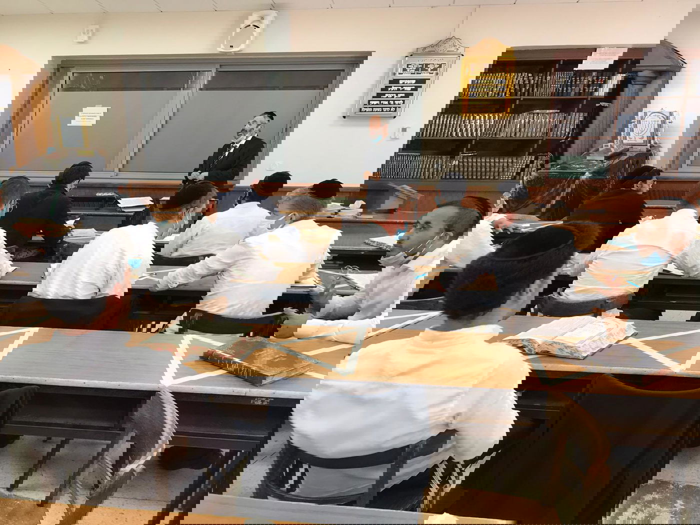 ראשי הישיבות חיזקו את בחורי ישיבות שנשארו בצרפת