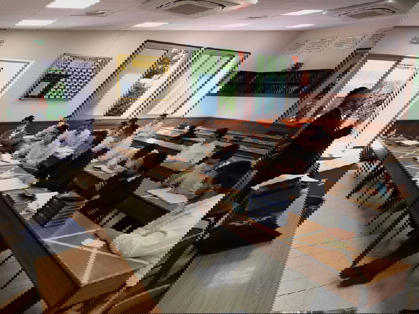 ראשי הישיבות חיזקו את בחורי ישיבות שנשארו בצרפת