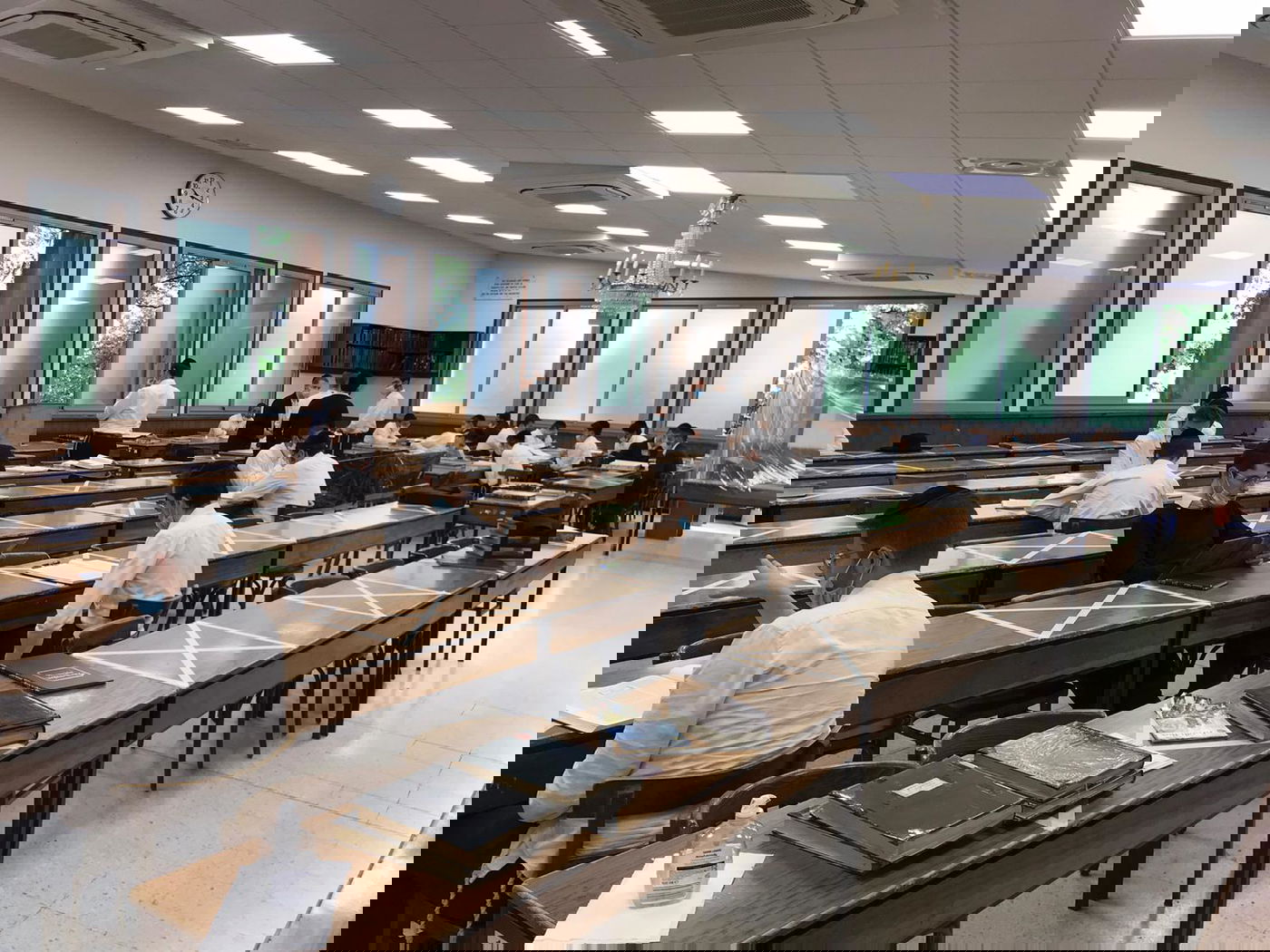 ראשי הישיבות חיזקו את בחורי ישיבות שנשארו בצרפת