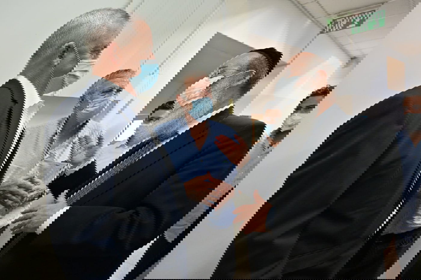 סטירה לנתניהו? גנץ ערך סיור בבני ברק. צפו