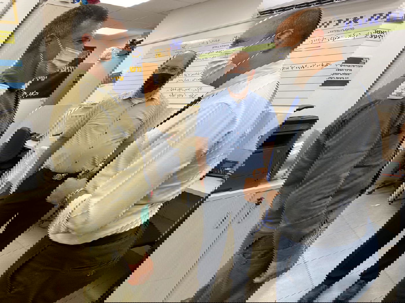 בזמן שנתניהו מטיל סגר על החרדים, בנט הגיע לתמוך