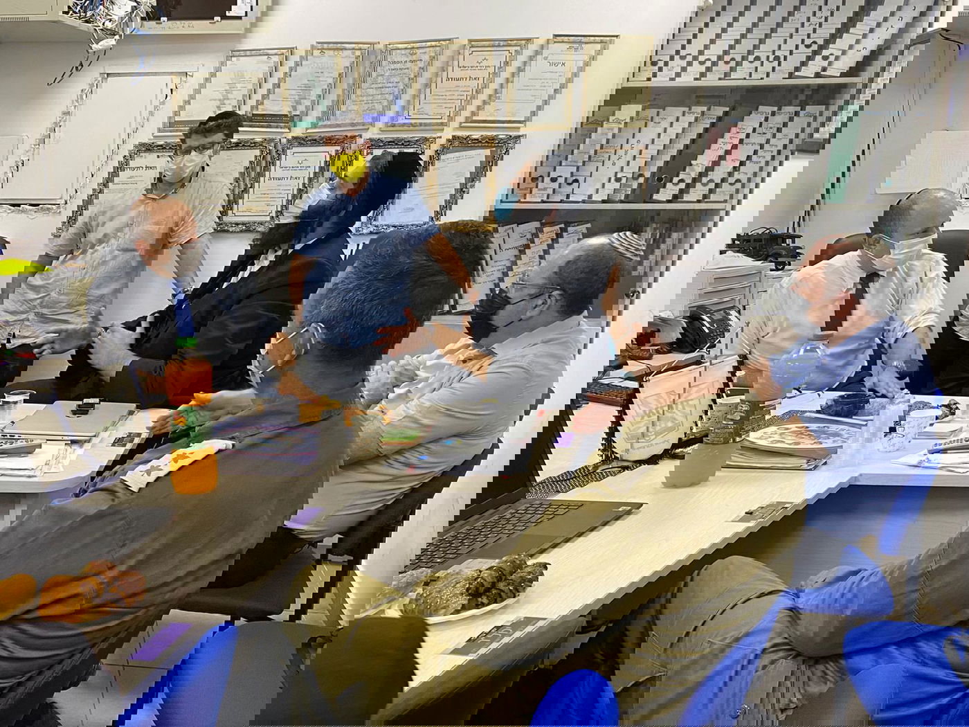 בזמן שנתניהו מטיל סגר על החרדים, בנט הגיע לתמוך