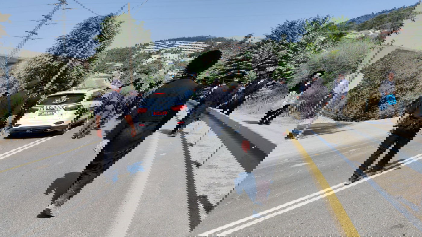 "שודדים!" • המפגינים עצרו חילול קברים. תיעוד