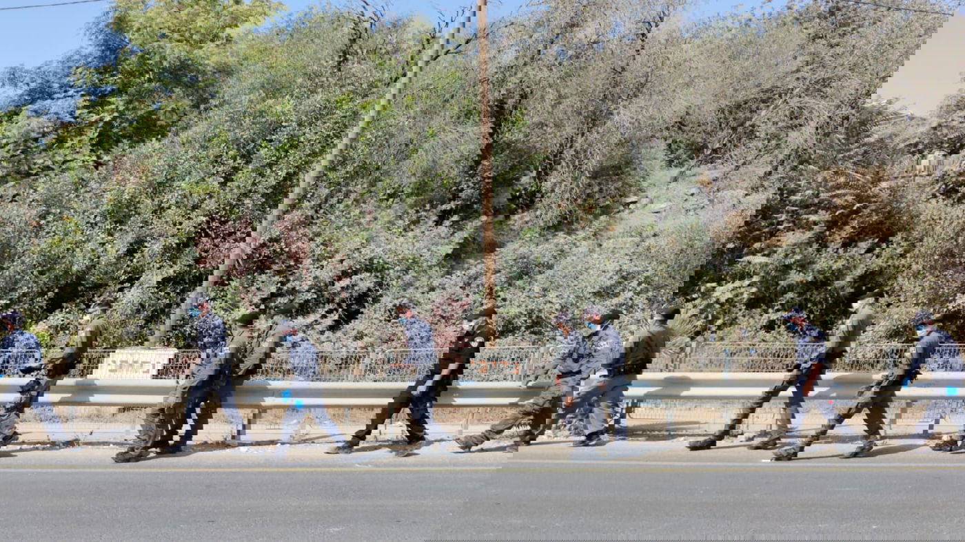 "שודדים!" • המפגינים עצרו חילול קברים. תיעוד