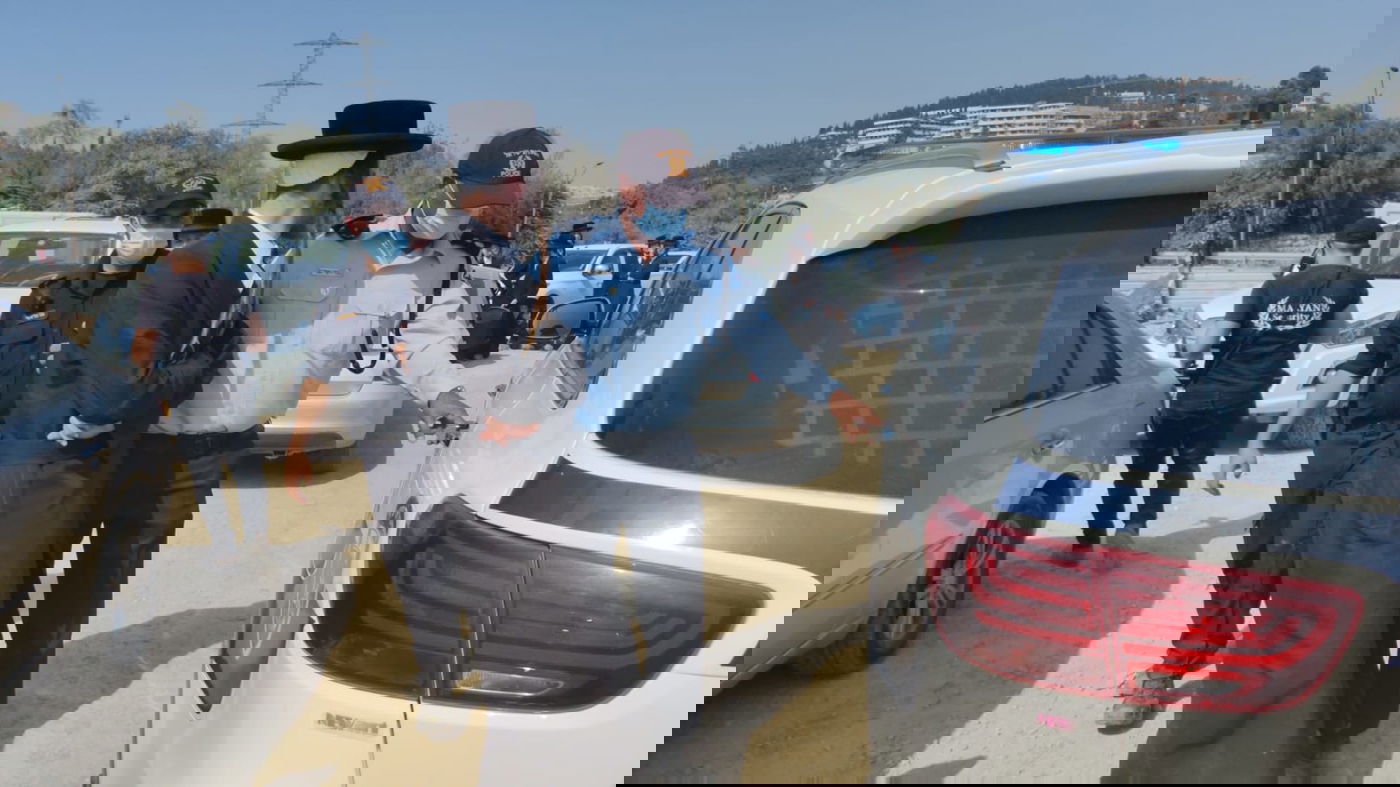 "שודדים!" • המפגינים עצרו חילול קברים. תיעוד