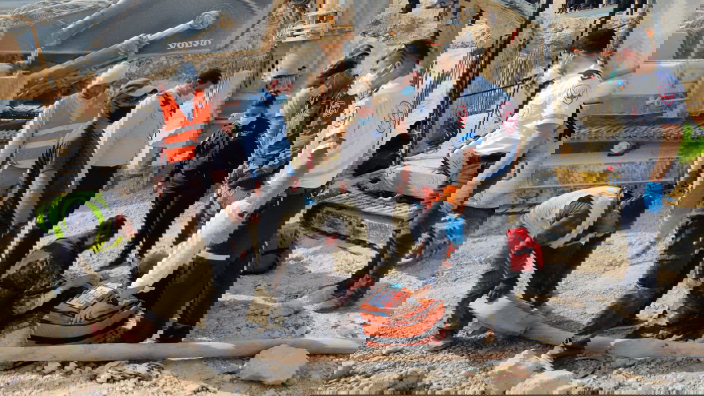 "שודדים!" • המפגינים עצרו חילול קברים. תיעוד