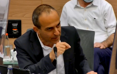 "אני מקבל ארטילריה שבן אנוש רגיש לא עומד בה"