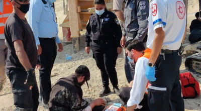 "שודדים!" • המפגינים עצרו חילול קברים. תיעוד