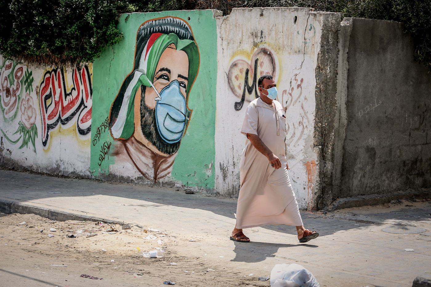 ה'קורונה' בעזה: ציורי קיר לעידוד המסכות