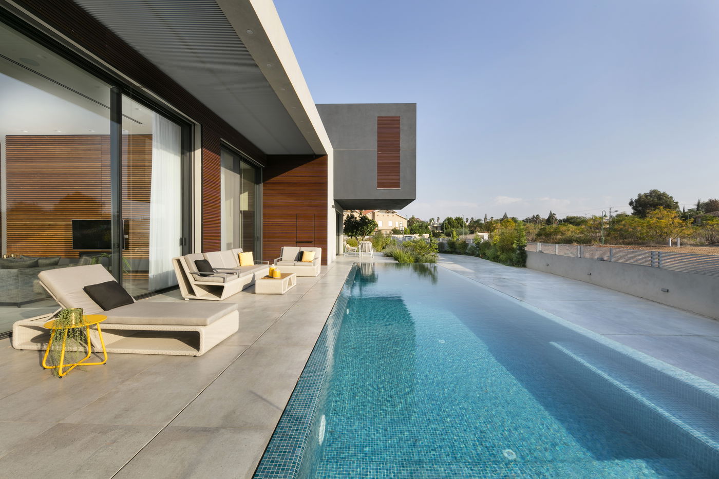 אתם חייבים לראות איך האדריכלית הפתיעה את אלישבע באולפן