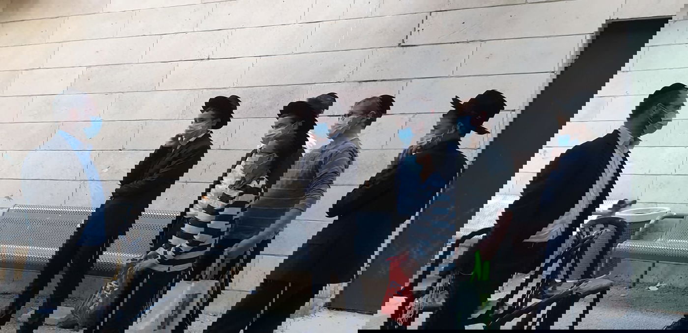 צפו: ליאון מסתכל על גדולי הדור במשקפי VR