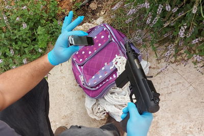 נשק מסוג 'קרלו' אותר בתיק בית הספר של בת ה-9