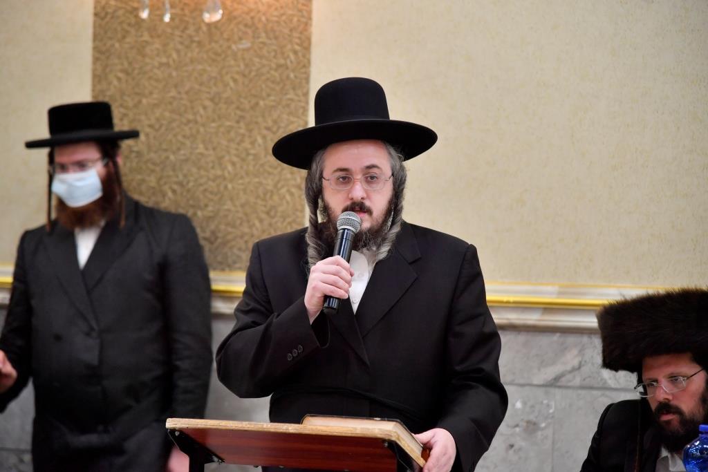 תיעוד: בקרעטשניף הכניסו ספר תורה חדש להיכל הישיבה באלעד