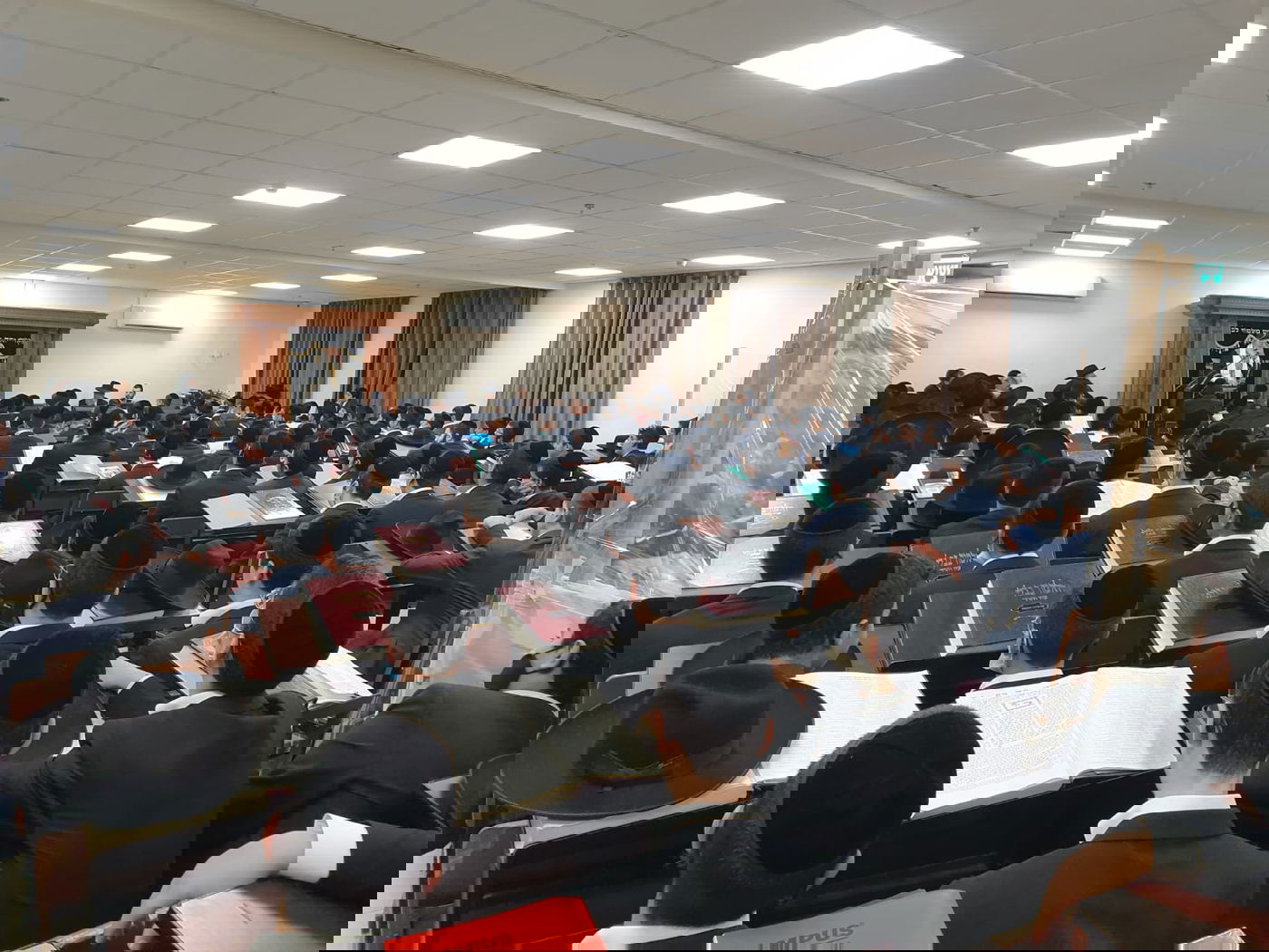 הראשל"צ הגר"ש עמאר חיזק את תלמידי הישיבה בביתר