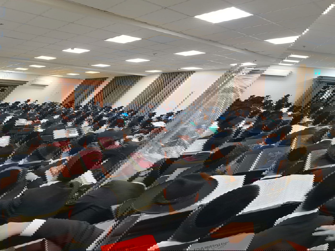 הראשל"צ הגר"ש עמאר חיזק את תלמידי הישיבה בביתר