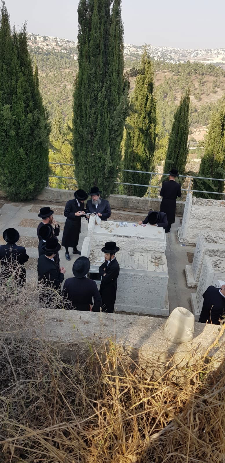 הרבי משאץ אשדוד ערך 'טיש' ועלה לקבר אביו זצ"ל