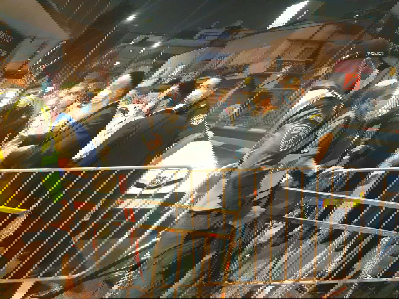 בני ברק: ראש העיר חילק קרטיבים לשוטרים