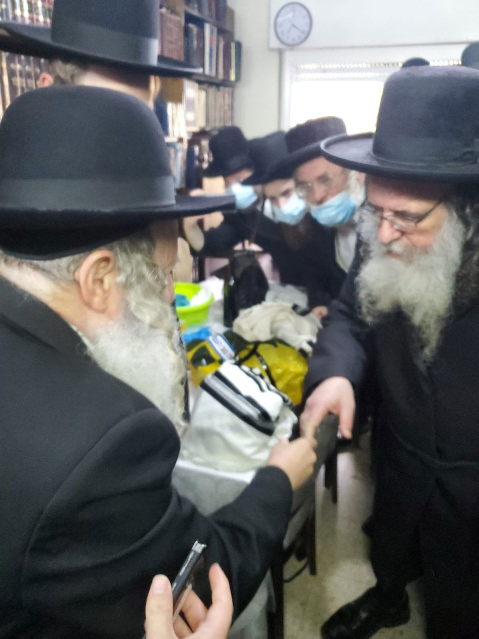 הרבי מאמשינוב, הגר"ש אלתר והסנדקאות