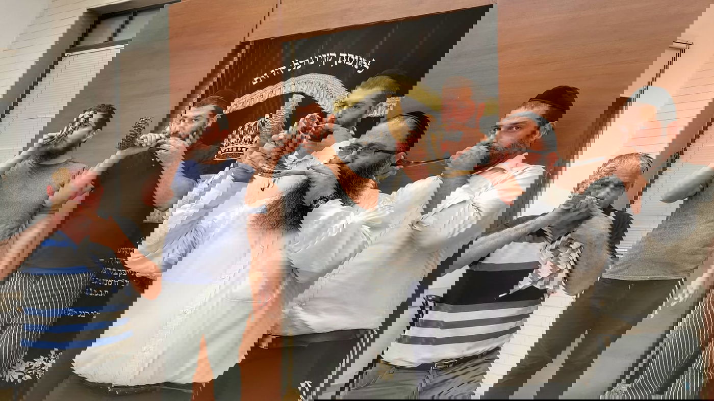 צפו: כך חב"ד מכשירה אלפים לתקוע בשופר