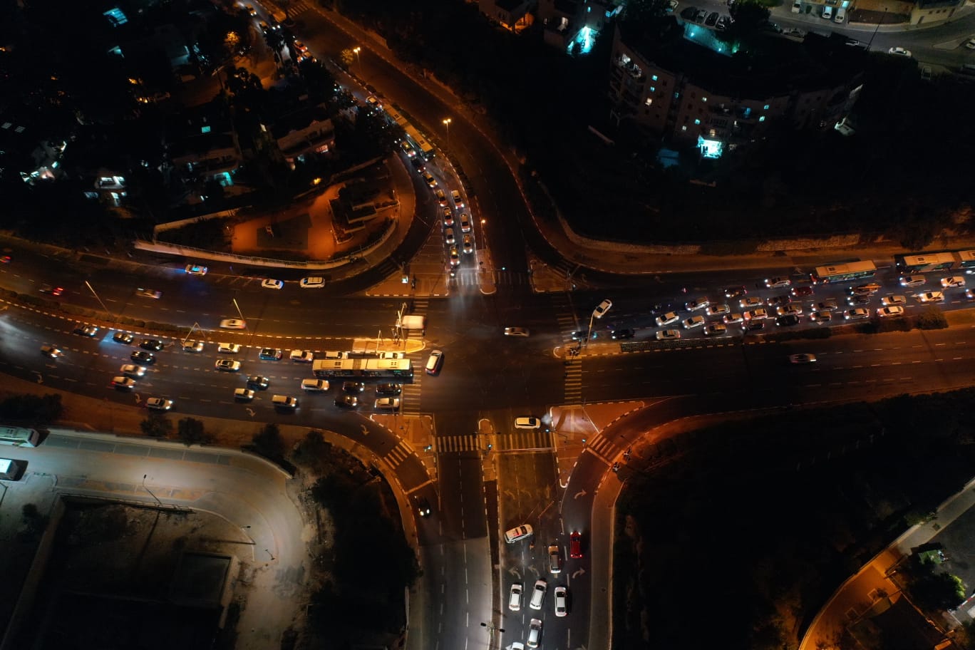 העוצר הלילי על שכונת רמות: כך הוא נראה מהרחפן • צפו