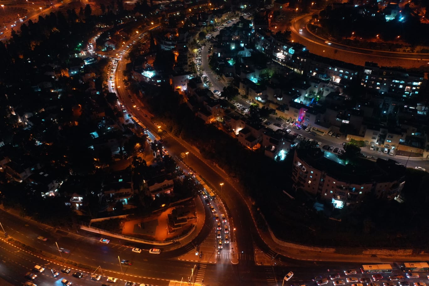 העוצר הלילי על שכונת רמות: כך הוא נראה מהרחפן • צפו