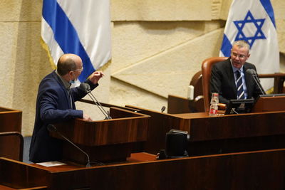 הטלטלה המשפטית: "ניסנקורן, אתה שפוט"; "הסתה פרועה"