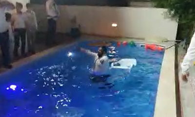 באמצע החתונה: אחד החוגגים קפץ לבריכה