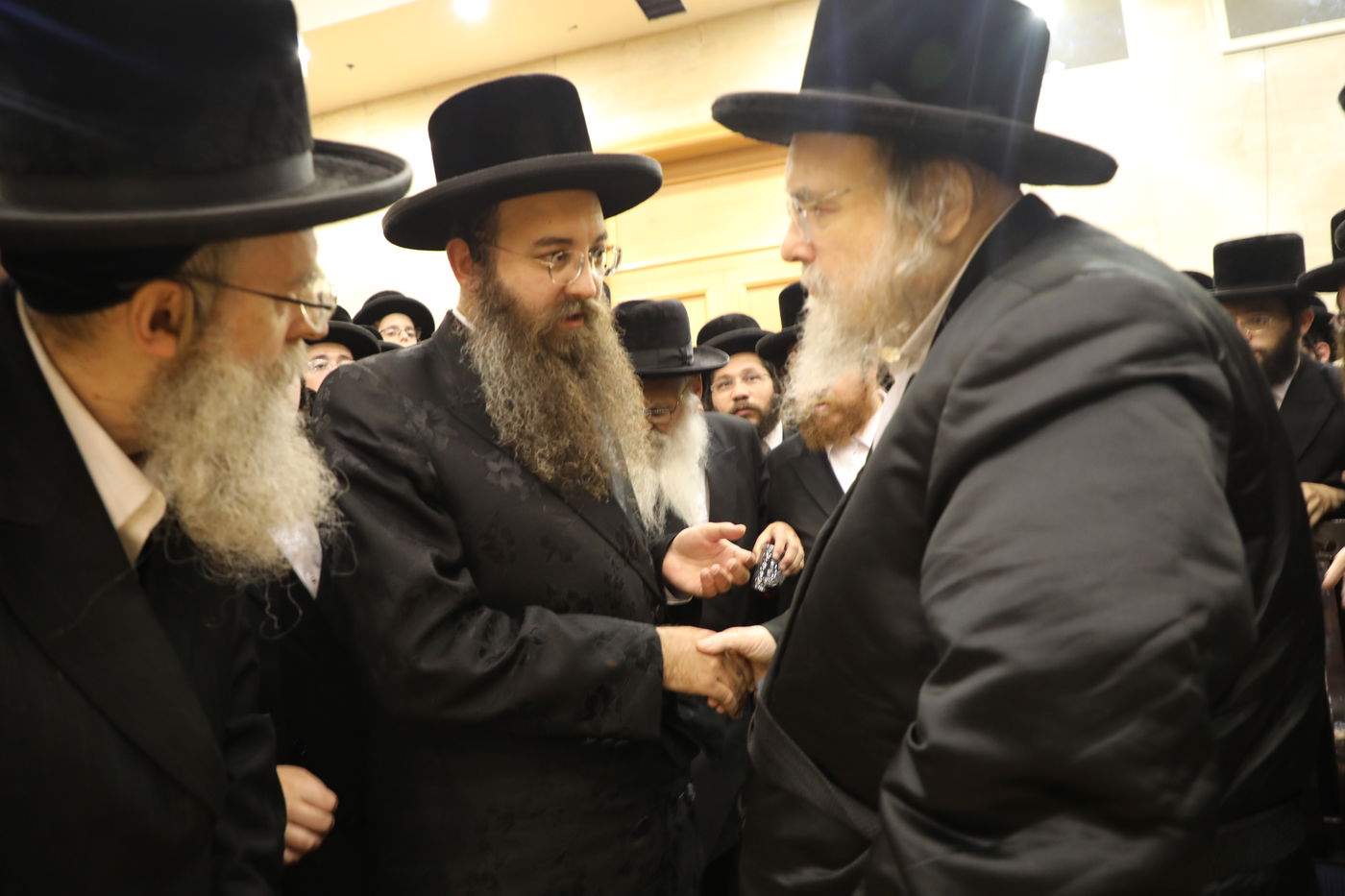 הרבי הזמין את האדמו"ר מבעלזא לבר מצווה