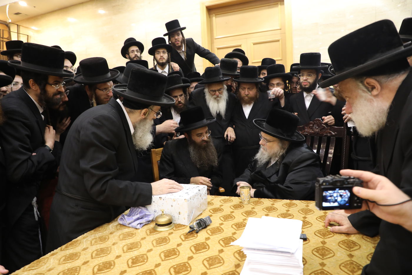 הרבי הזמין את האדמו"ר מבעלזא לבר מצווה