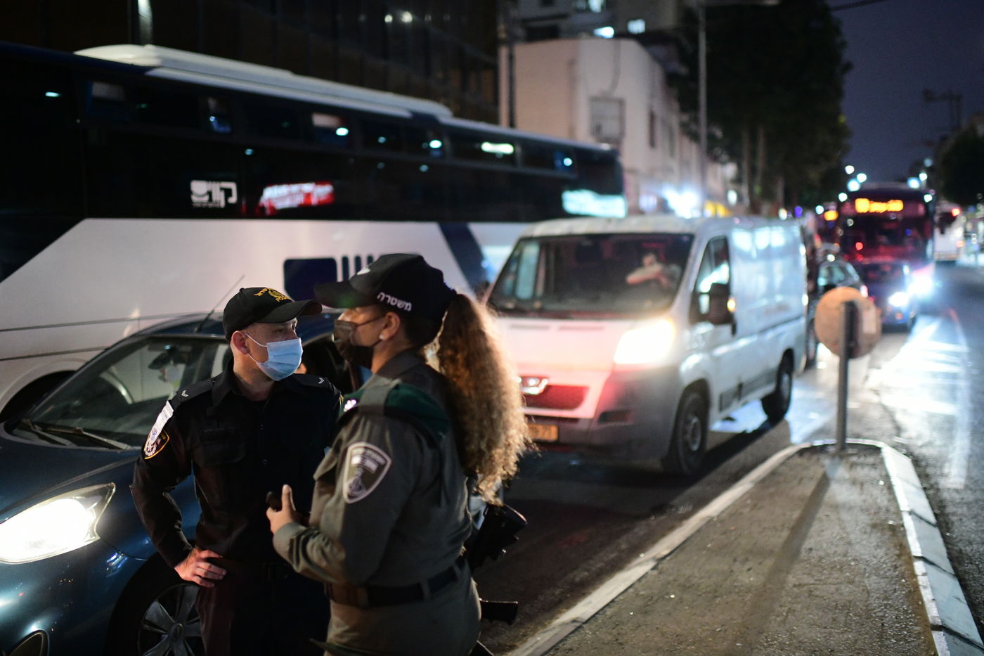 מחסומים ופקקים; העוצר הלילי בבני ברק