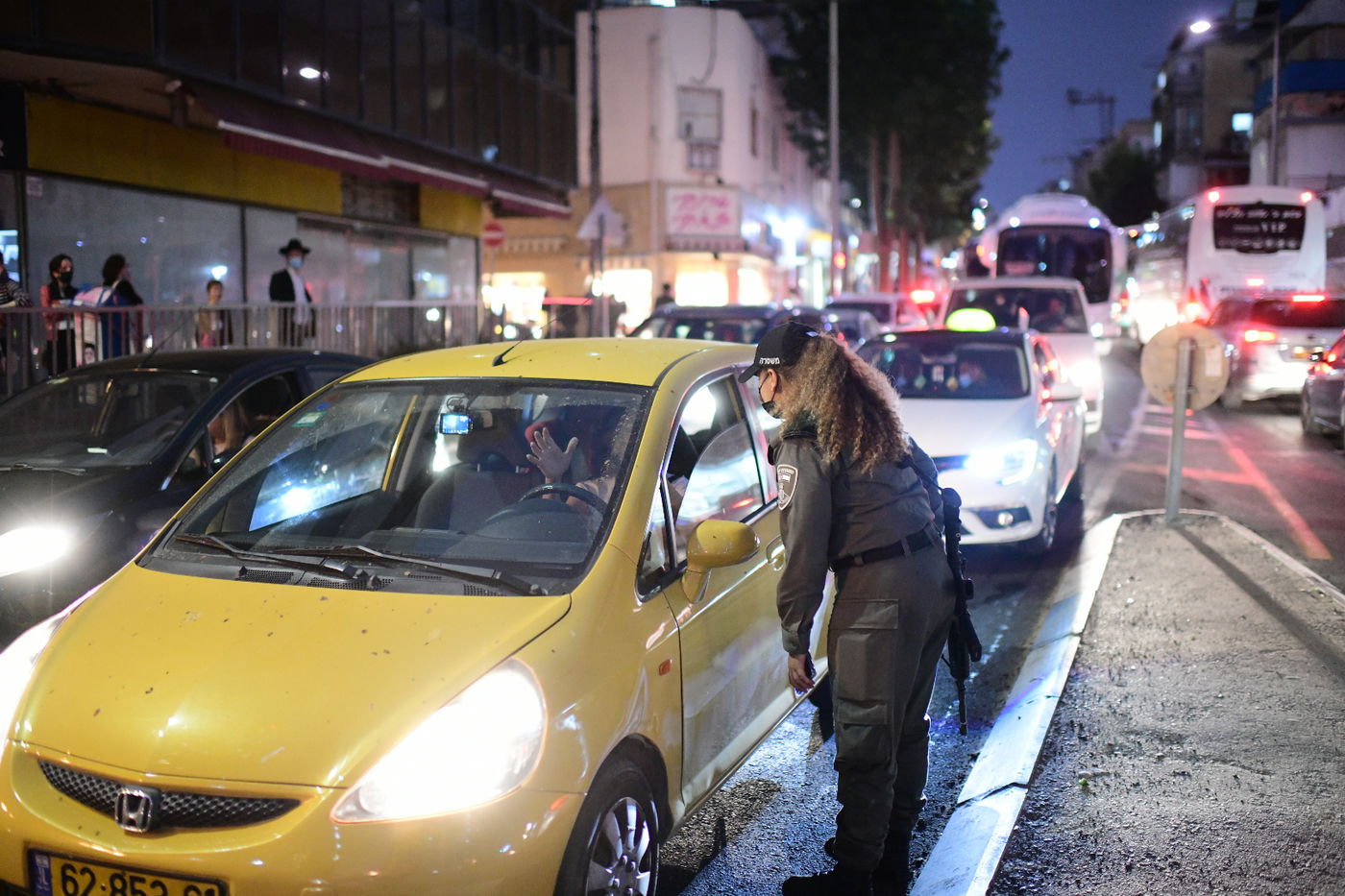 מחסומים ופקקים; העוצר הלילי בבני ברק