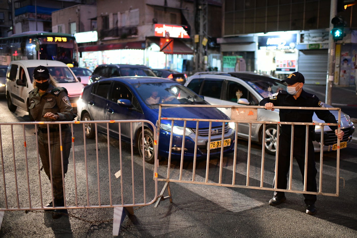 מחסומים ופקקים; העוצר הלילי בבני ברק